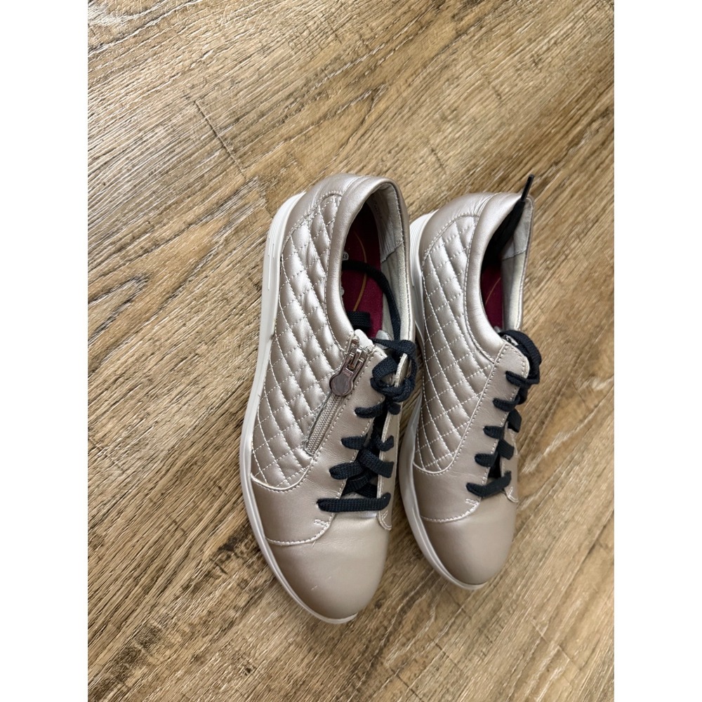 Munro Gabbie Metallic Gold Quilted Leather Side Zip Sneakers Womens 9.5 M